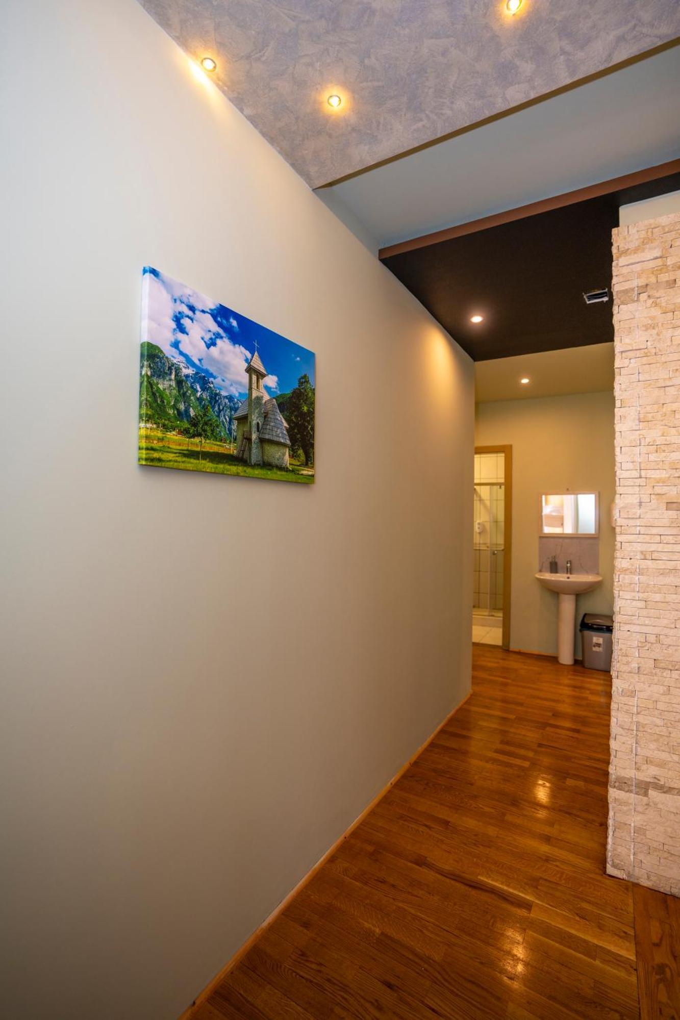 Terrace Hostel & Lounge Bar Shkoder Bagian luar foto
