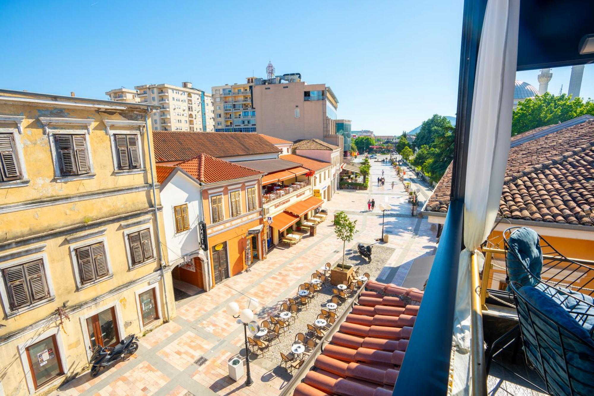 Terrace Hostel & Lounge Bar Shkoder Bagian luar foto