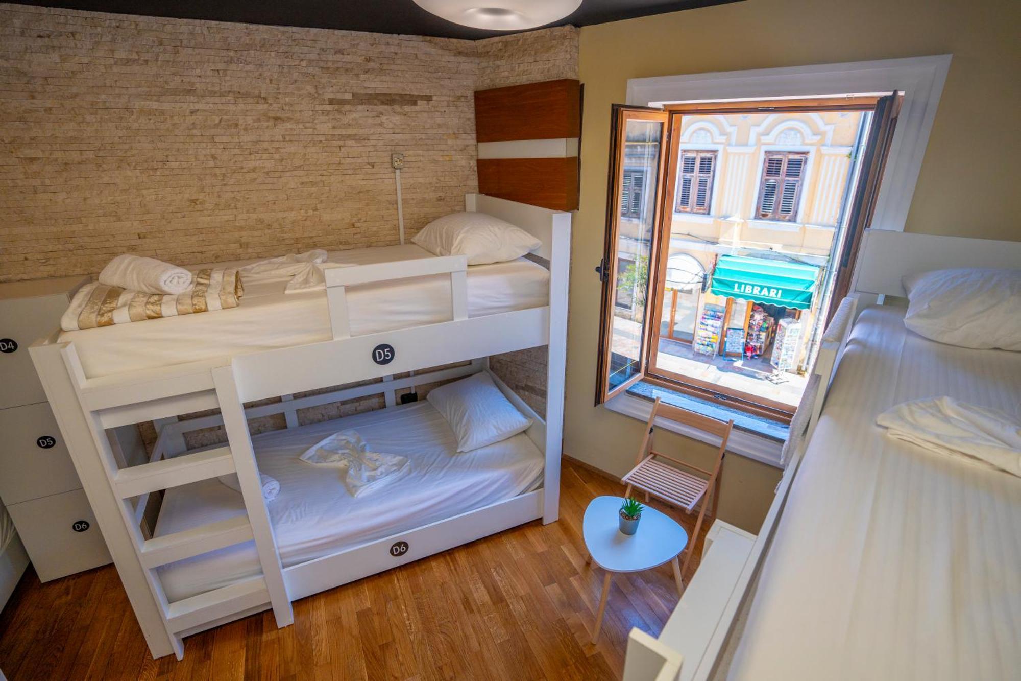 Terrace Hostel & Lounge Bar Shkoder Bagian luar foto
