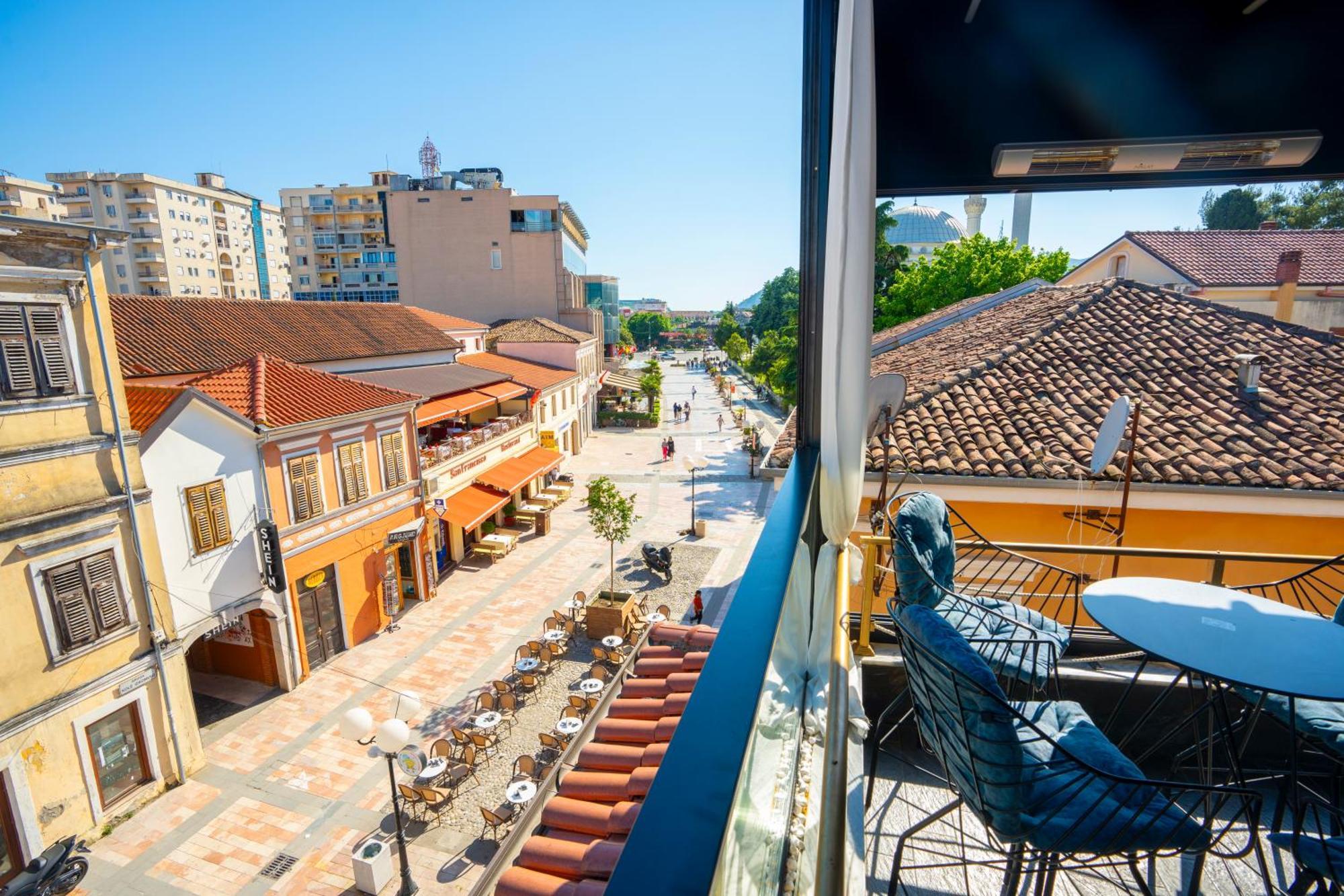 Terrace Hostel & Lounge Bar Shkoder Bagian luar foto
