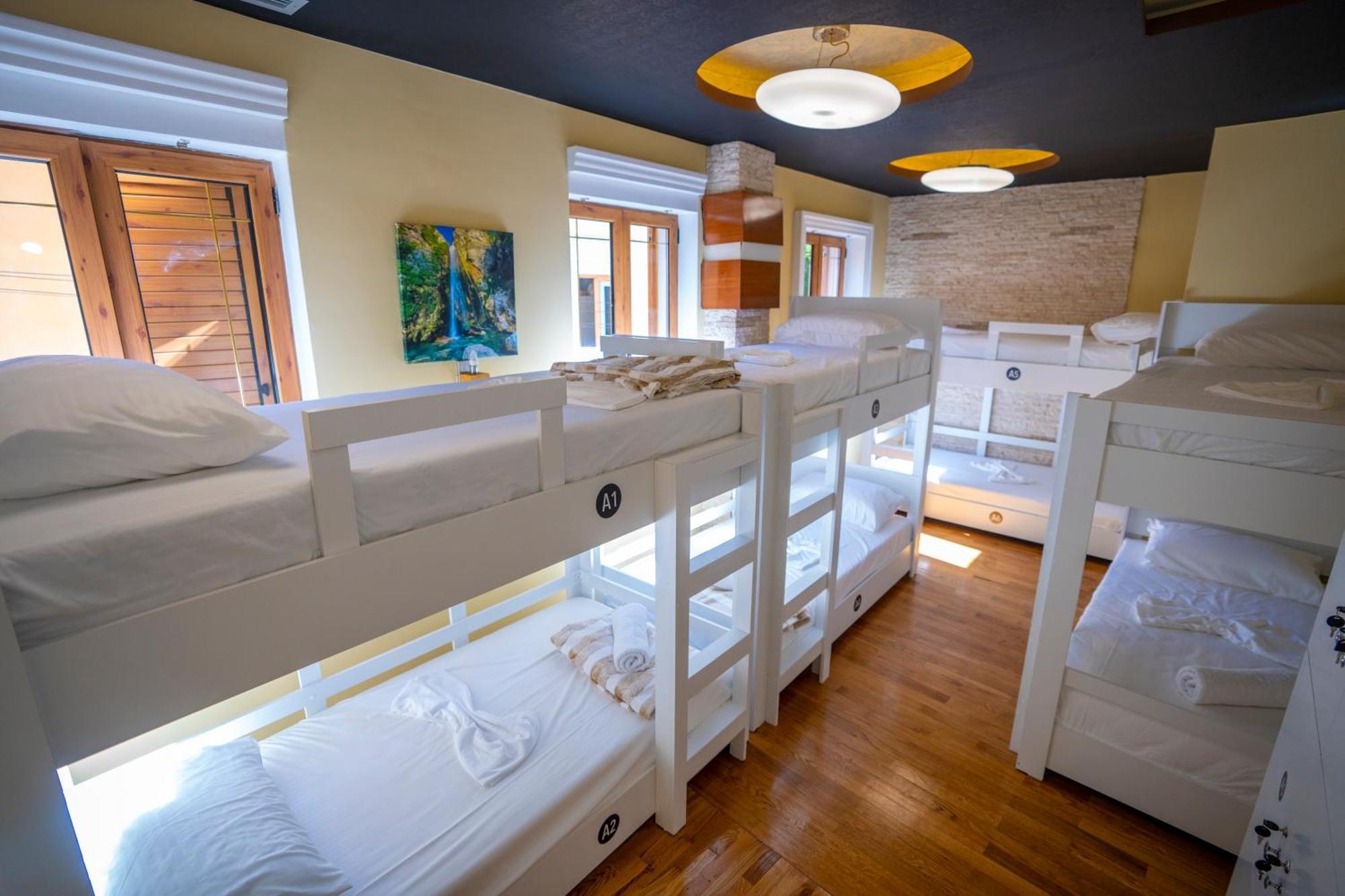 Terrace Hostel & Lounge Bar Shkoder Bagian luar foto