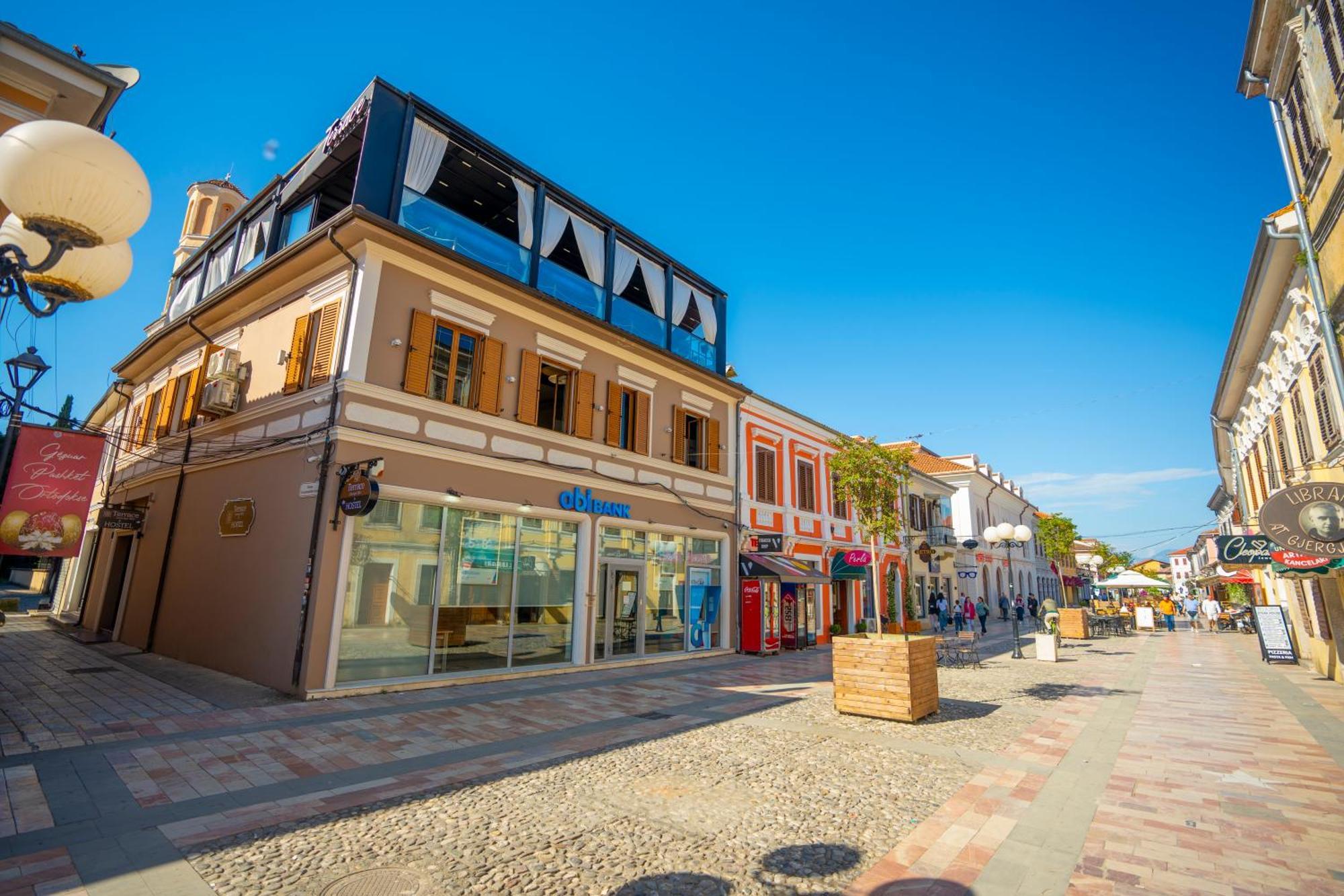 Terrace Hostel & Lounge Bar Shkoder Bagian luar foto