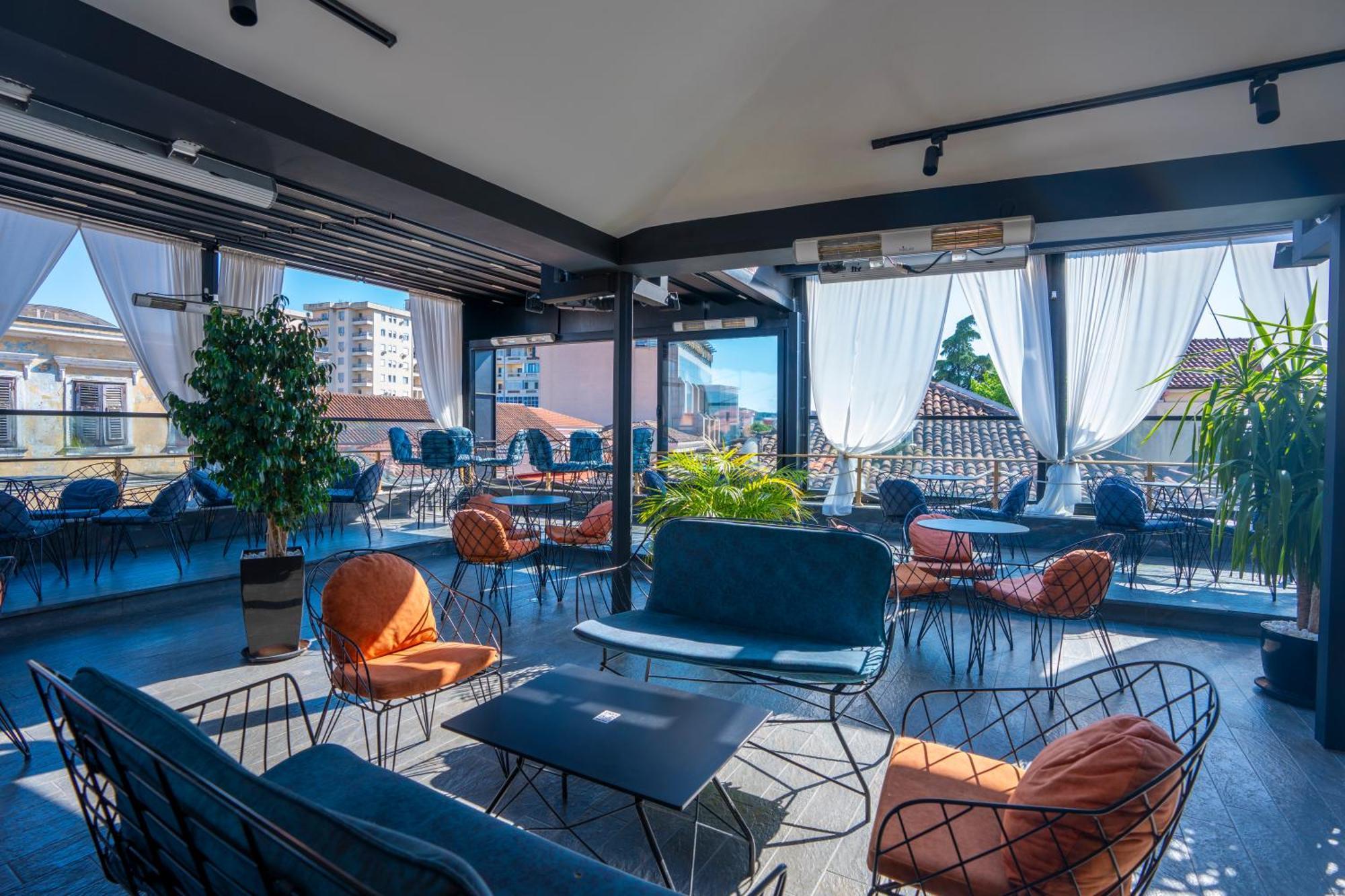 Terrace Hostel & Lounge Bar Shkoder Bagian luar foto