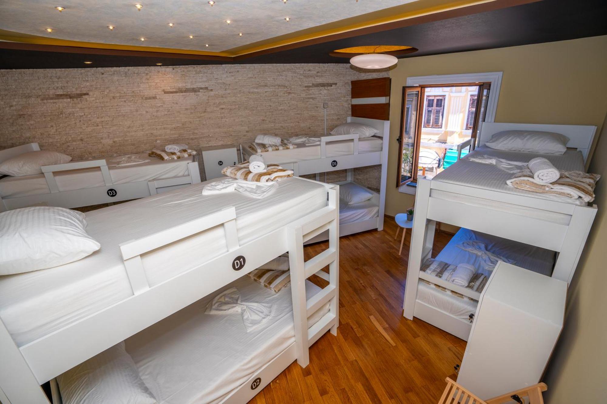 Terrace Hostel & Lounge Bar Shkoder Bagian luar foto