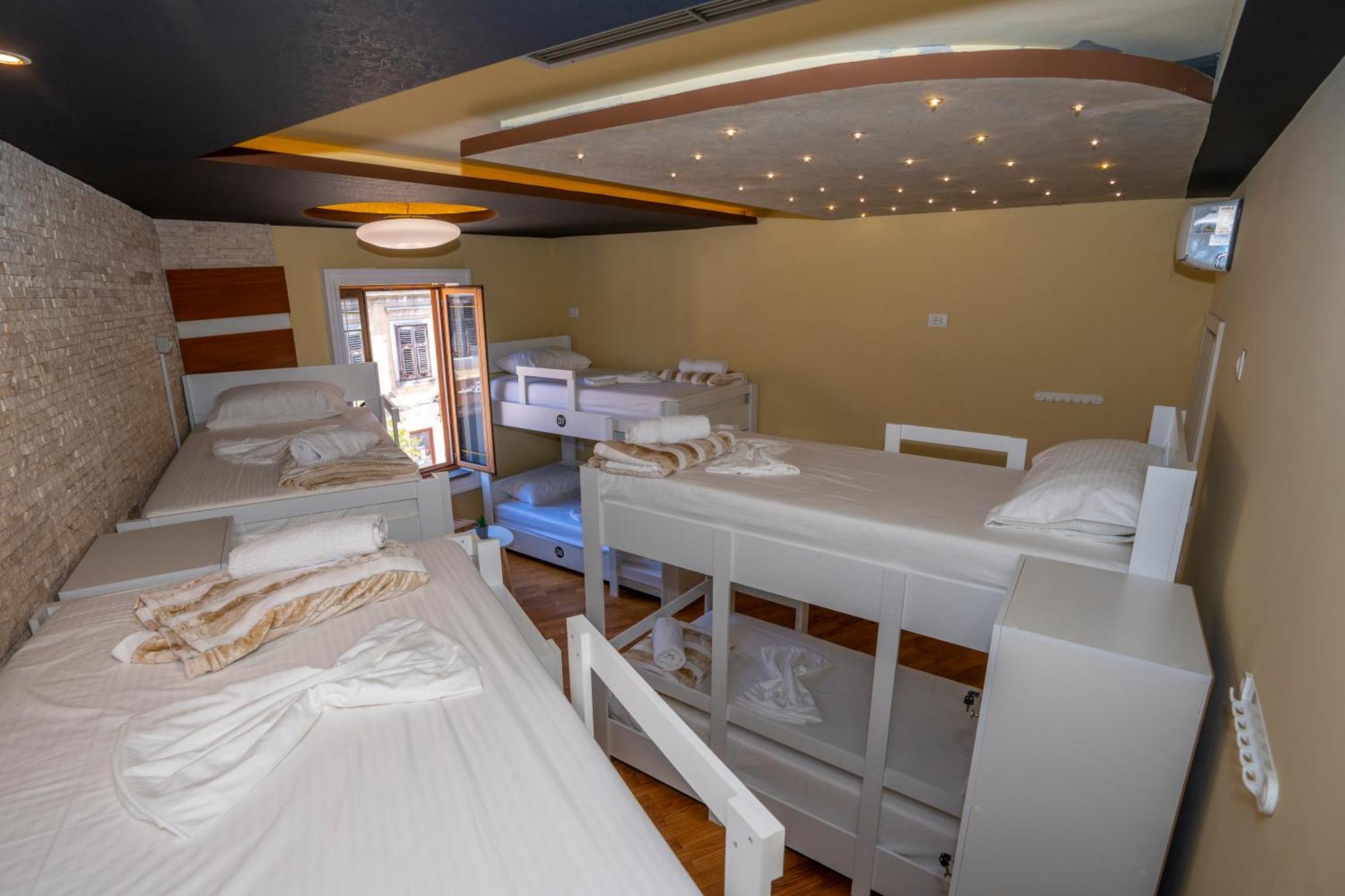 Terrace Hostel & Lounge Bar Shkoder Bagian luar foto