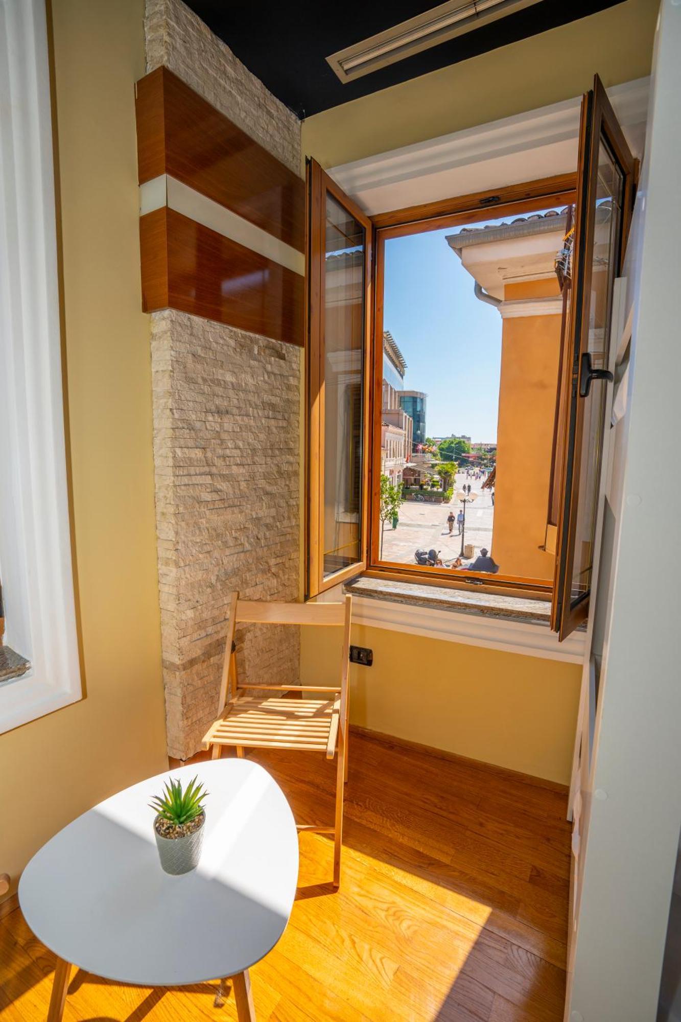 Terrace Hostel & Lounge Bar Shkoder Bagian luar foto