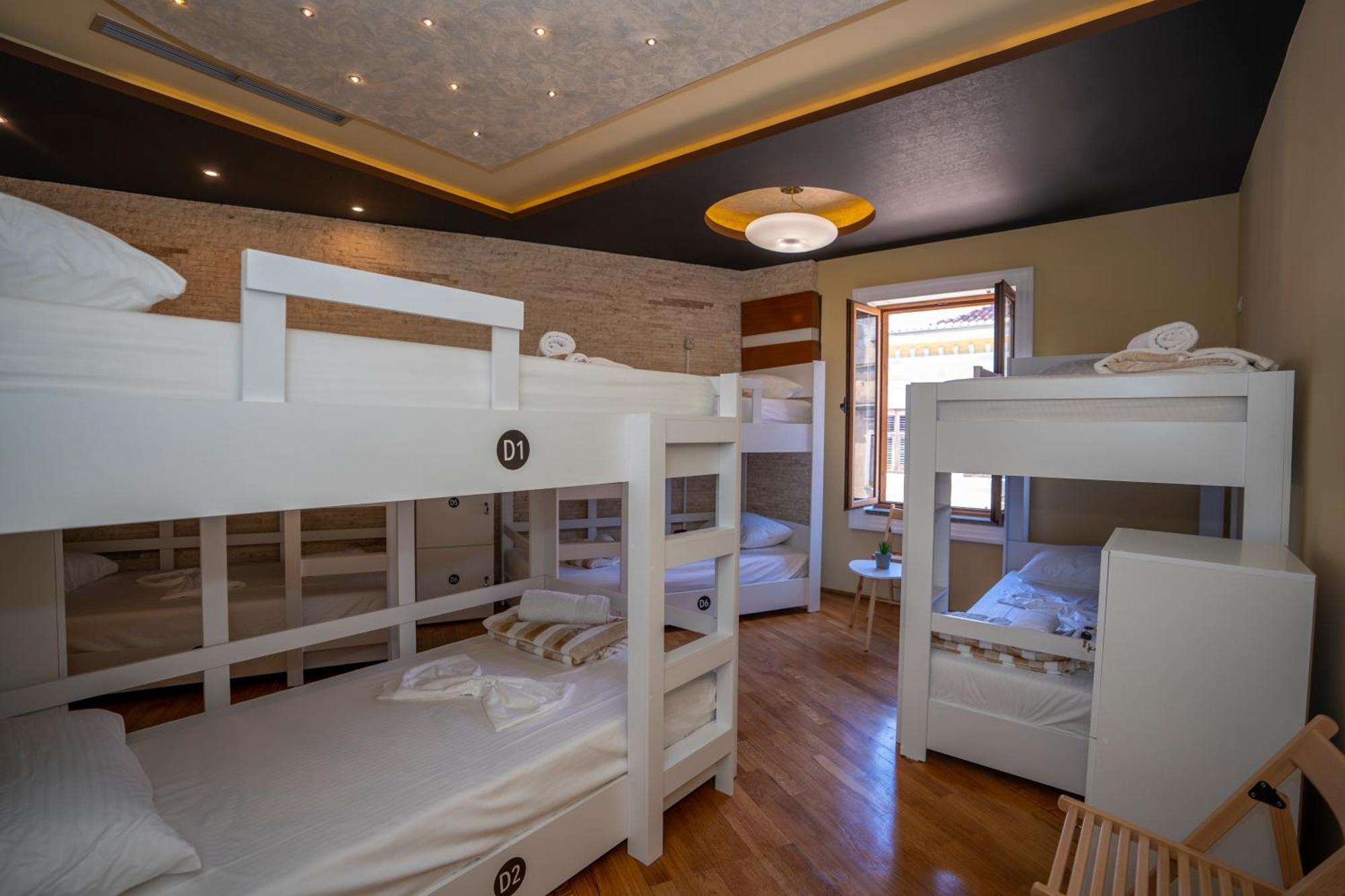 Terrace Hostel & Lounge Bar Shkoder Bagian luar foto