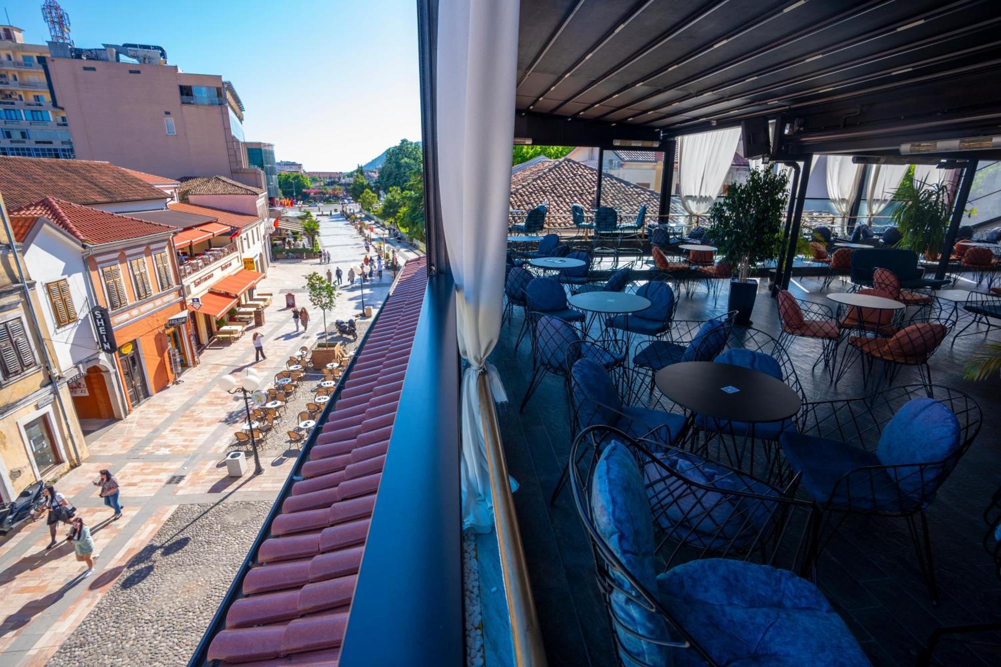 Terrace Hostel & Lounge Bar Shkoder Bagian luar foto