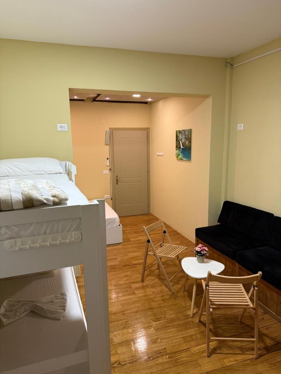 Terrace Hostel & Lounge Bar Shkoder Bagian luar foto