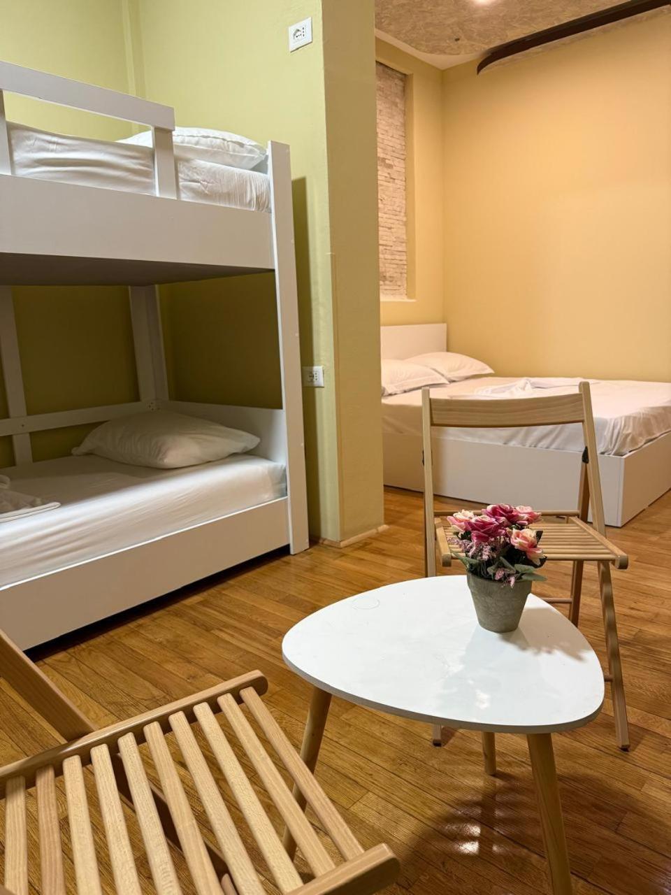 Terrace Hostel & Lounge Bar Shkoder Bagian luar foto